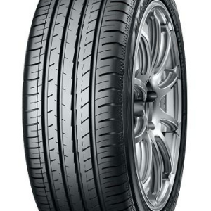 225/40R19 93W Yokohama Bluearth-gt Ae51